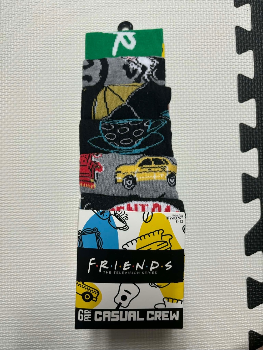 C083 - FRIENDS The TV Series 6- Pack Casual Multicolor Crew Socks Size 8-12